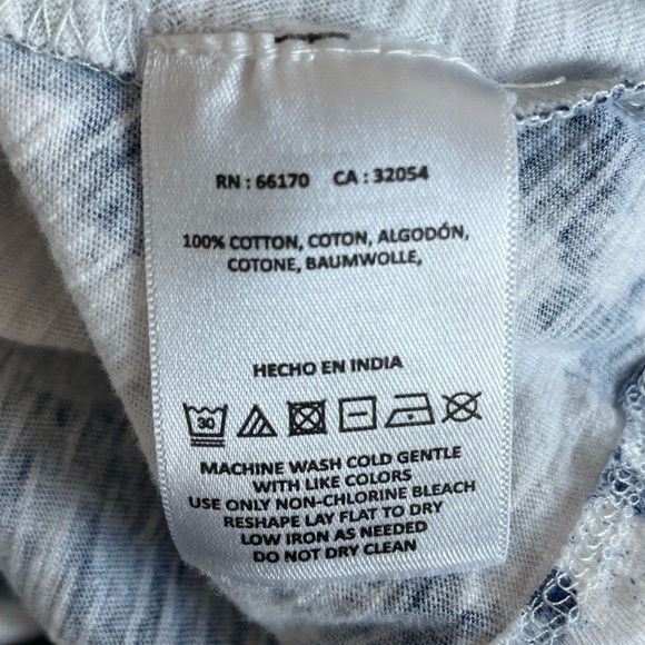 Akemi + Kin Graffito Tee - Picture 11 of 13